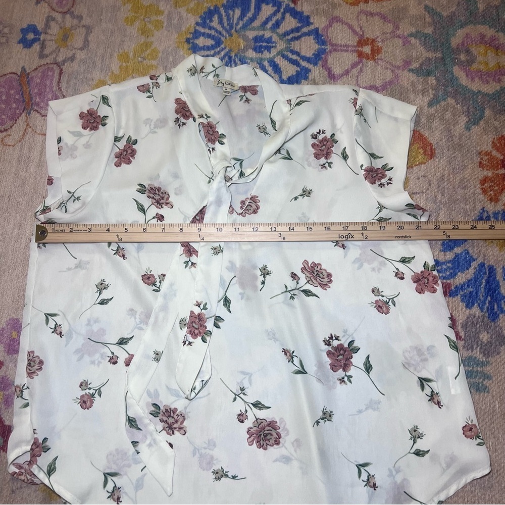 Lily White Women’s Floral Blouse Size XL Lightweight Cap Sleeve Tie at Neck - Picture 5 of 7